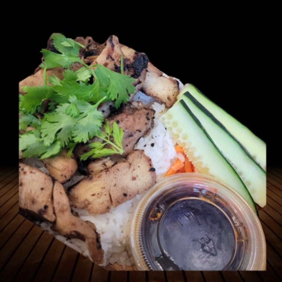 Grilled Chicken Delights: Vietnamese and Asian Fusion Cuisine